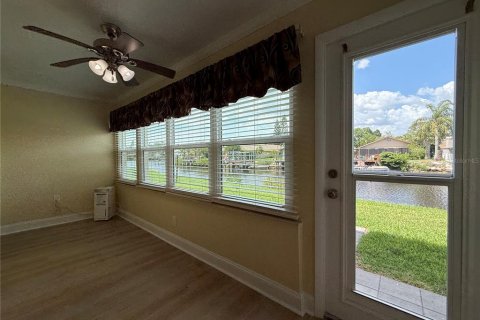 Condo in New Port Richey, Florida, 2 bedrooms № 2091461 - photo 15