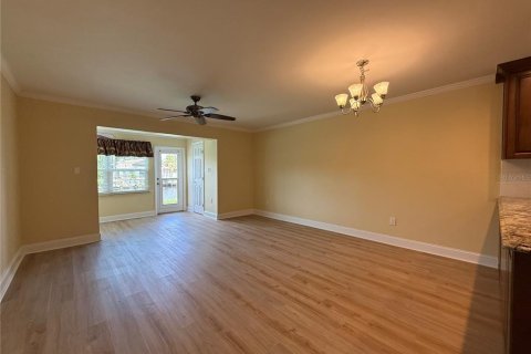 Condo in New Port Richey, Florida, 2 bedrooms № 2091461 - photo 6