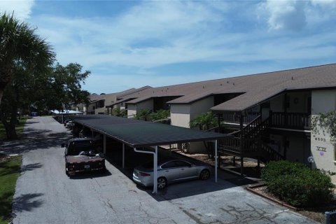 Condo in New Port Richey, Florida, 2 bedrooms  № 2091461