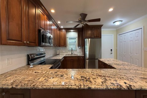 Condo in New Port Richey, Florida, 2 bedrooms № 2091461 - photo 8