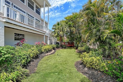 House in Longboat Key, Florida 4 bedrooms, 279.54 sq.m. № 2148450 - photo 11