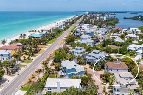 House in Longboat Key, Florida 4 bedrooms, 279.54 sq.m. № 2148450 - photo 13