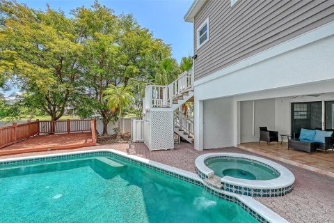 House in Longboat Key, Florida 4 bedrooms, 279.54 sq.m. № 2148450 - photo 8