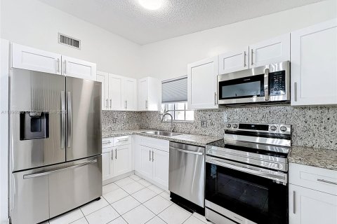 Casa en venta en Miami, Florida, 2 dormitorios, 96.53 m2 № 1949356 - foto 15