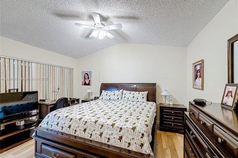Casa en venta en Miami, Florida, 2 dormitorios, 96.53 m2 № 1949356 - foto 21