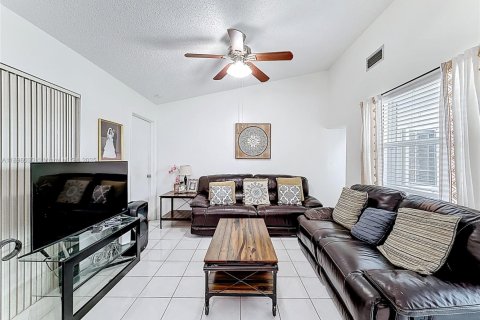 Casa en venta en Miami, Florida, 2 dormitorios, 96.53 m2 № 1949356 - foto 7