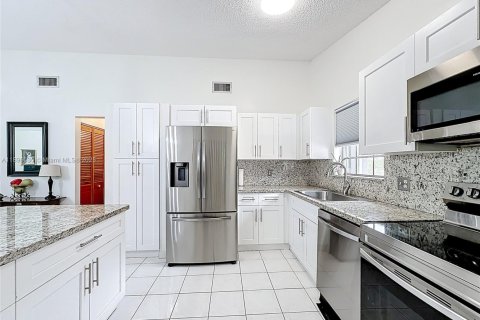 Casa en venta en Miami, Florida, 2 dormitorios, 96.53 m2 № 1949356 - foto 14
