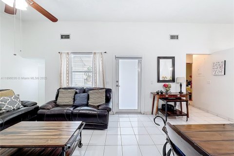 Casa en venta en Miami, Florida, 2 dormitorios, 96.53 m2 № 1949356 - foto 9