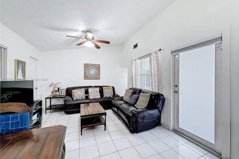 Casa en venta en Miami, Florida, 2 dormitorios, 96.53 m2 № 1949356 - foto 8