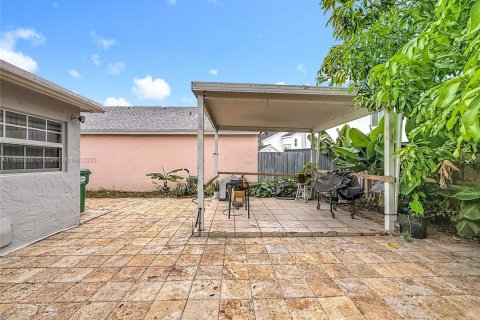 Casa en venta en Miami, Florida, 2 dormitorios, 96.53 m2 № 1949356 - foto 30