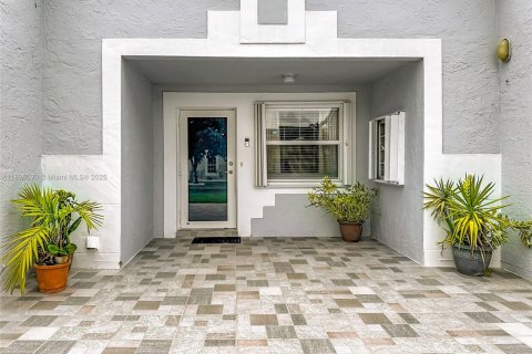 Casa en venta en Miami, Florida, 2 dormitorios, 96.53 m2 № 1949356 - foto 6