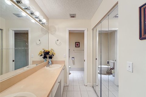 Casa en venta en Miami, Florida, 2 dormitorios, 96.53 m2 № 1949356 - foto 23