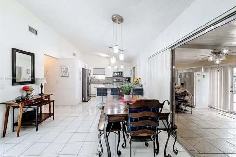 Casa en venta en Miami, Florida, 2 dormitorios, 96.53 m2 № 1949356 - foto 11