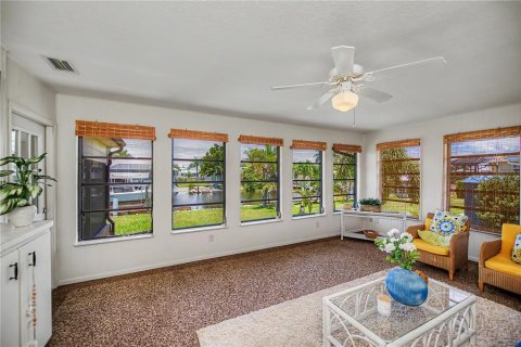 House in Punta Gorda, Florida 3 bedrooms, 152.73 sq.m. № 2290987 - photo 30