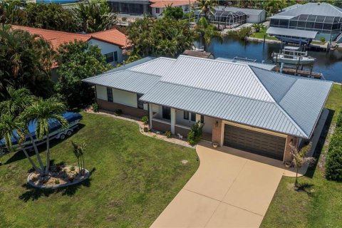 House in Punta Gorda, Florida 3 bedrooms, 152.73 sq.m. № 2290987