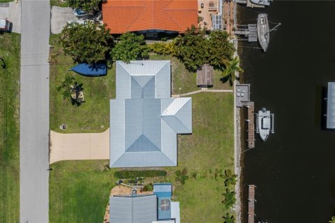 House in Punta Gorda, Florida 3 bedrooms, 152.73 sq.m. № 2290987 - photo 10