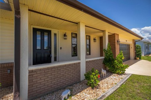 House in Punta Gorda, Florida 3 bedrooms, 152.73 sq.m. № 2290987 - photo 12