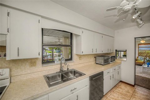 House in Punta Gorda, Florida 3 bedrooms, 152.73 sq.m. № 2290987 - photo 18