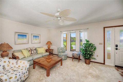 House in Punta Gorda, Florida 3 bedrooms, 152.73 sq.m. № 2290987 - photo 3