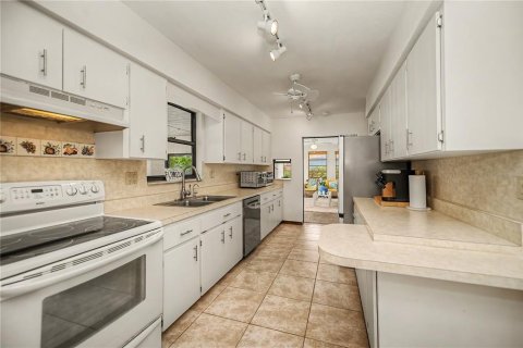 House in Punta Gorda, Florida 3 bedrooms, 152.73 sq.m. № 2290987 - photo 4