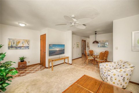 House in Punta Gorda, Florida 3 bedrooms, 152.73 sq.m. № 2290987 - photo 14
