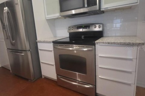 Condo in Saint Petersburg, Florida, 2 bedrooms № 2437176 - photo 3