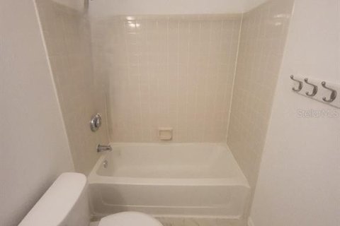 Condo in Saint Petersburg, Florida, 2 bedrooms № 2437176 - photo 9