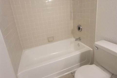 Condo in Saint Petersburg, Florida, 2 bedrooms № 2437176 - photo 8