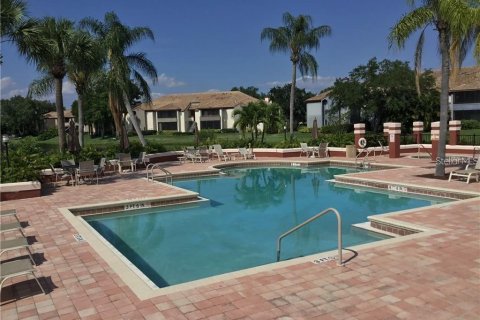 Condo in Saint Petersburg, Florida, 2 bedrooms № 2437176 - photo 10