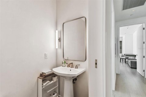 Condo in Tampa, Florida, 2 bedrooms № 2214647 - photo 13