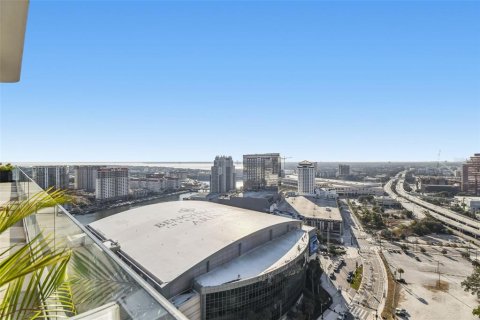 Condo in Tampa, Florida, 2 bedrooms № 2214647 - photo 8