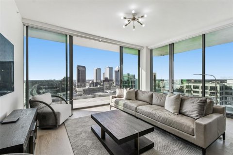 Condo in Tampa, Florida, 2 bedrooms № 2214647 - photo 2