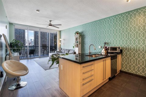 Condominio en Miami, Florida, 1 dormitorio  № 2021131