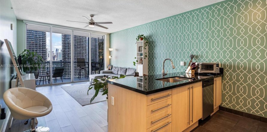 Condominio en Miami, Florida, 1 dormitorio  № 2021131