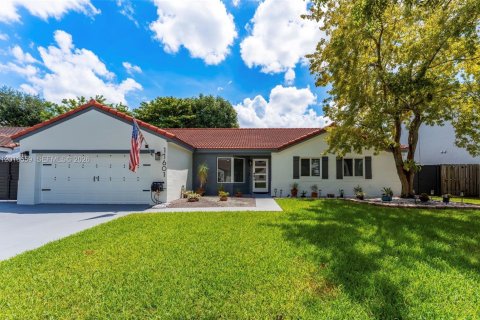 Casa en venta en Miami, Florida, 4 dormitorios, 158.96 m2 № 2254631 - foto 2