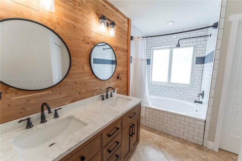 Casa en venta en Miami, Florida, 4 dormitorios, 158.96 m2 № 2254631 - foto 16