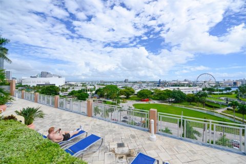 Купить кондоминиум в Майами, Флорида 2 спальни, 111.76м2, № 1947757 - фото 28
