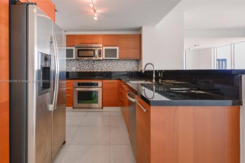 Купить кондоминиум в Майами, Флорида 2 спальни, 111.76м2, № 1947757 - фото 13