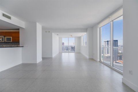 Купить кондоминиум в Майами, Флорида 2 спальни, 111.76м2, № 1947757 - фото 2