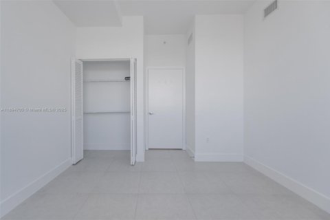 Купить кондоминиум в Майами, Флорида 2 спальни, 111.76м2, № 1947757 - фото 22