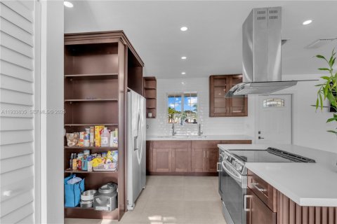 House in Cutler Bay, Florida 3 bedrooms, 123.75 sq.m. № 1994398 - photo 13