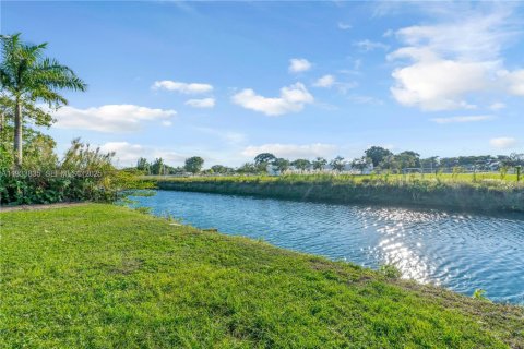 House in Cutler Bay, Florida 3 bedrooms, 123.75 sq.m. № 1994398 - photo 29