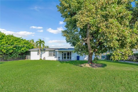 House in Cutler Bay, Florida 3 bedrooms, 123.75 sq.m. № 1994398 - photo 26