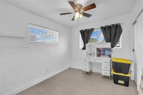 House in Cutler Bay, Florida 3 bedrooms, 123.75 sq.m. № 1994398 - photo 14