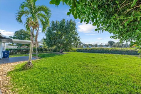 House in Cutler Bay, Florida 3 bedrooms, 123.75 sq.m. № 1994398 - photo 24