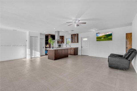 House in Cutler Bay, Florida 3 bedrooms, 123.75 sq.m. № 1994398 - photo 9