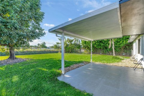 House in Cutler Bay, Florida 3 bedrooms, 123.75 sq.m. № 1994398 - photo 22