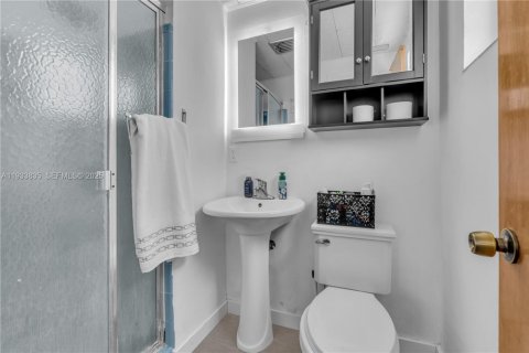 House in Cutler Bay, Florida 3 bedrooms, 123.75 sq.m. № 1994398 - photo 19