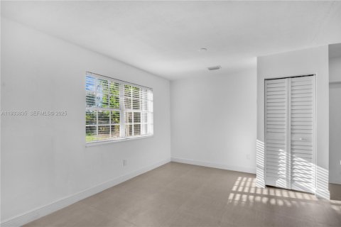 House in Cutler Bay, Florida 3 bedrooms, 123.75 sq.m. № 1994398 - photo 10