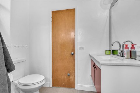 House in Cutler Bay, Florida 3 bedrooms, 123.75 sq.m. № 1994398 - photo 16